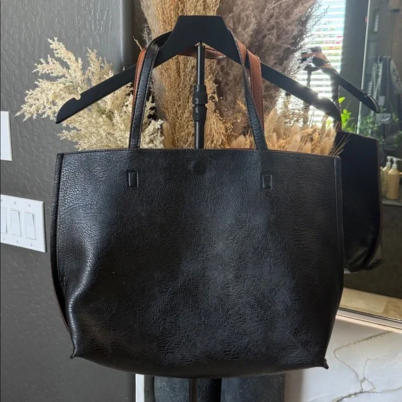 Elegant Black Vegan Leather tote strong magnetic closure - Picture 2 of 14